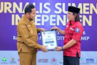 Dok. Pemberian penghargaan atas kiprah Bupati Sumenep Achmad Fauzi Wongsojudo. //SuaraFaktual