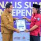 Dok. Pemberian penghargaan atas kiprah Bupati Sumenep Achmad Fauzi Wongsojudo. //SuaraFaktual